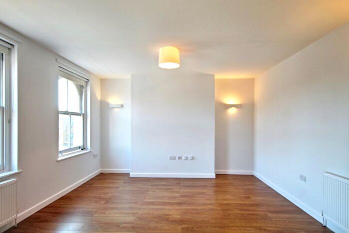1 Bedroom Flat To Rent In Balls Pond Road, (), London, N1