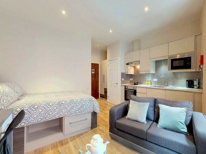 Apartment To Rent In Apt, Eagle House #, M3