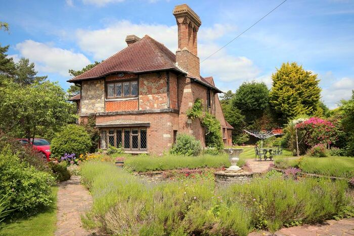 4 Bedroom Detached House To Rent In Collington Lane West, Bexhill-On-Sea, TN39