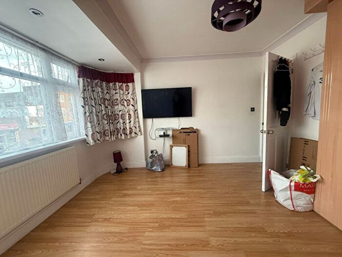 2 Bedroom Property To Rent In Warley Road, Hayes, UB4