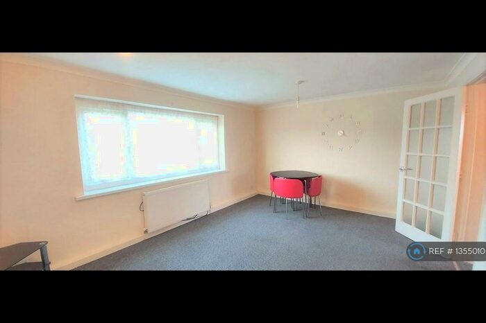 2 Bedroom Flat To Rent In New Road, Lytham St. Annes, FY8