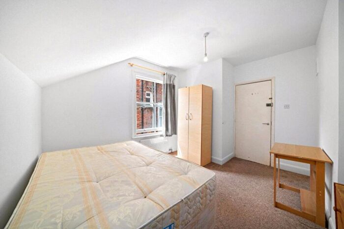 Apartment To Rent In Birnam Road, Finsbury Park, London, N4