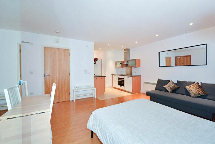 Flat To Rent In East Lane, Bermondsey, SE16