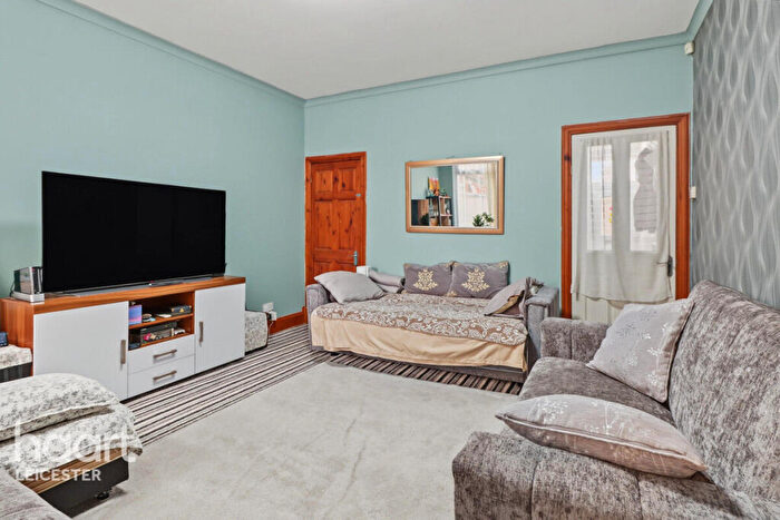 3 Bedroom End Of Terrace House For Sale In Bannerman Road, Leicester, LE5