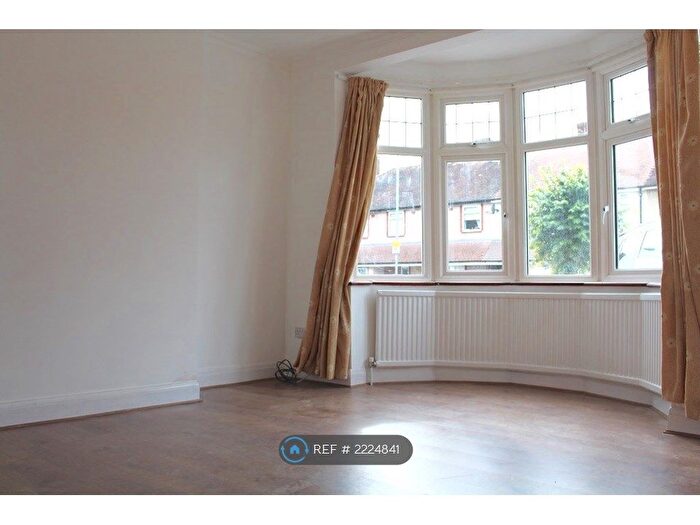 3 Bedroom Terraced House To Rent In Cypress Grove, Ilford, IG6