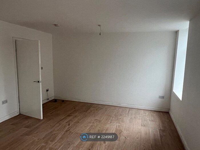 2 Bedroom Flat To Rent In Spotland Road, Rochdale, OL12