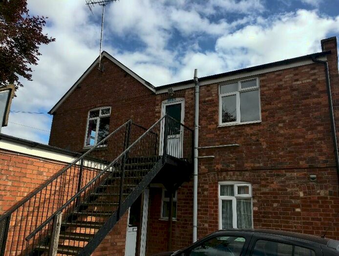 2 Bedroom Flat To Rent In Gorse Road, NN11