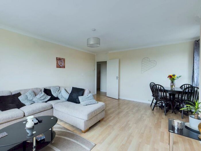3 Bedroom Flat To Rent In Bexley Road, Eltham, London, SE9