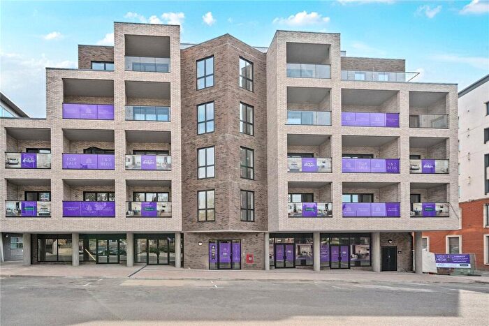 2 Bedroom Flat To Rent In Firgrove Road, Farnborough, Hampshire, GU14