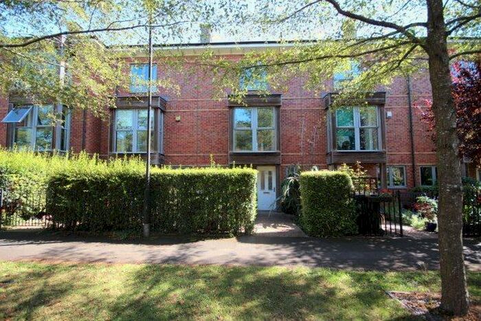 4 Bedroom Town House To Rent In St. Johns Walk, York, YO31