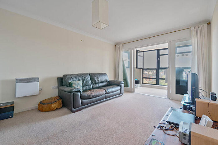 1 Bedroom Flat For Sale In Kennett Street, Reading, Berkshire, RG1
