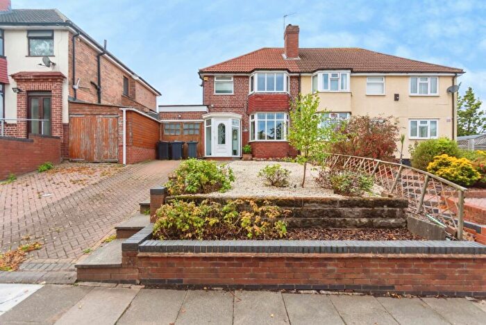 3 Bedroom Semi Detached House For Sale In Midhurst Road, Birmingham, West Midlands, B30