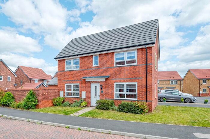 3 Bedroom Detached House For Sale In Chimney Way, Stoke Prior, B60