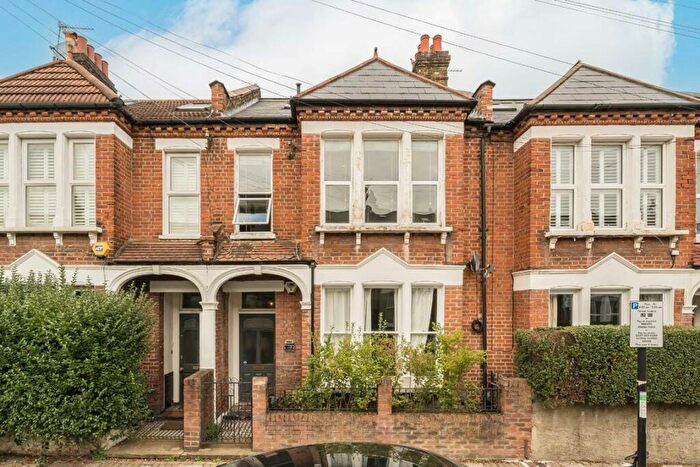 2 Bedroom Flat To Rent In Hazelbourne Road, Clapham South, SW12