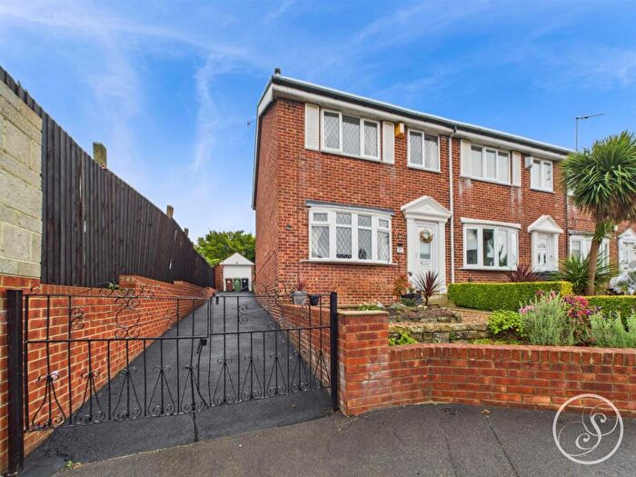 4 Bedroom Town House For Sale In Skelton Road, Leeds, LS9