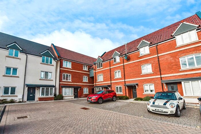 2 Bedroom Flat For Sale In Roman Place, Westbury, BA13