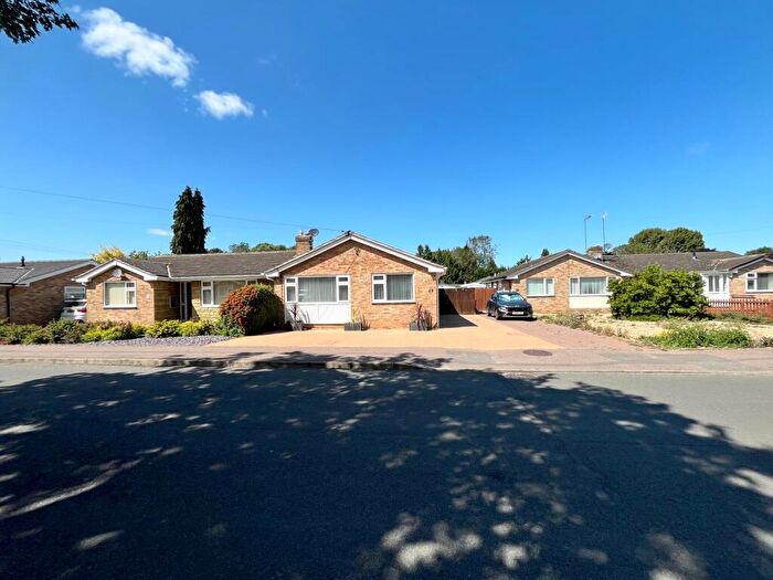 2 Bedroom Semi-Detached Bungalow For Sale In Brantwood Rise Banbury, OX16