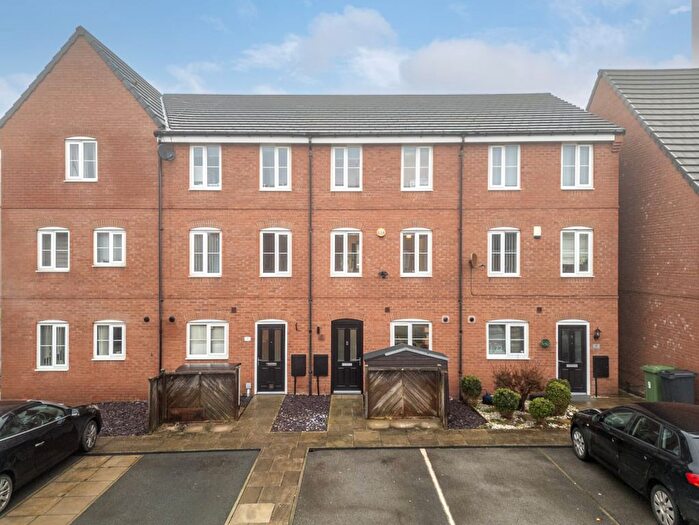 4 Bedroom Town House For Sale In Leng Drive, Bradford, BD3