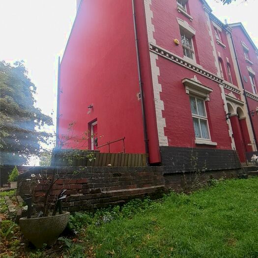 3 Bedroom Maisonette To Rent In Penn Road, Wolverhampton, WV3