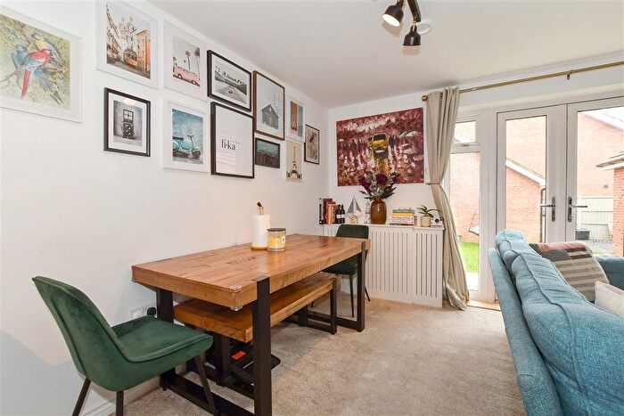 3 Bedroom Semi-detached House For Sale In Daffodil Crescent, Crawley, West Sussex, RH10