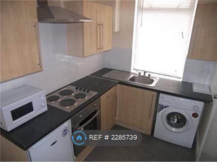 Studio To Rent In Noster View, Leeds, LS11