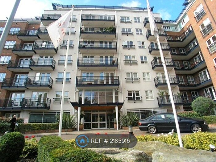 2 Bedroom Flat To Rent In Dartmouth House, Kingston, KT2