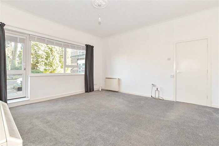 2 Bedroom Flat For Sale In Hawthorn Close, Horsham, West Sussex, RH12