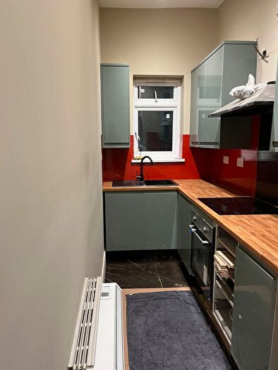 3 Bedroom Flat To Rent In Aldborough Road South, Ilford, Sevenkings, IG3