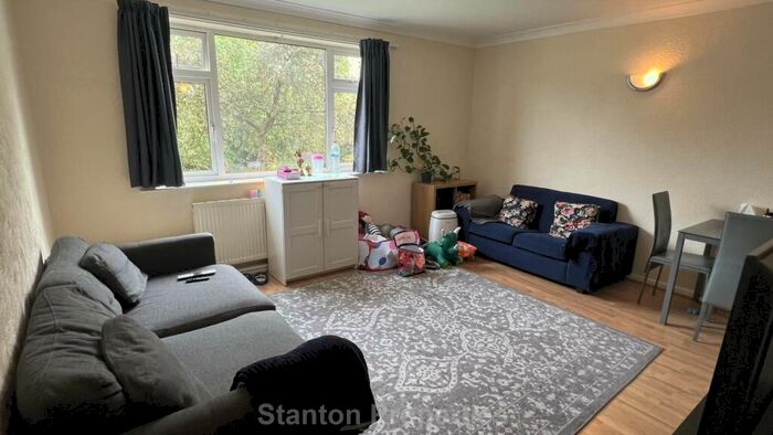 2 Bedroom Apartment To Rent In Barlow Moor Court, West Didsbury, M20