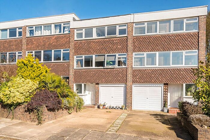 4 Bedroom Property For Sale In Whiteledges, Ealing, W13