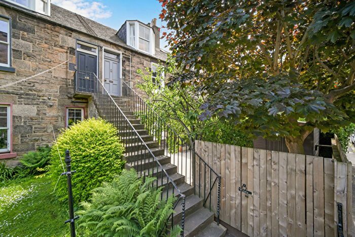 3 Bedroom Flat For Sale In Maryfield, Abbeyhill, Edinburgh, EH7