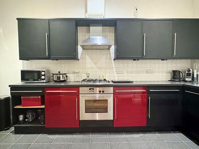 1 Bedroom Flat For Sale In Lumley Road, Horley, RH6
