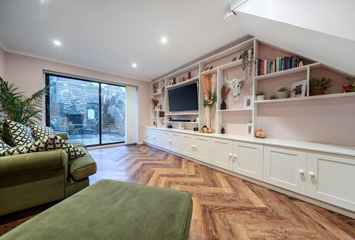 2 Bedroom Terraced House For Sale In Petersham Drive, Orpington, BR5