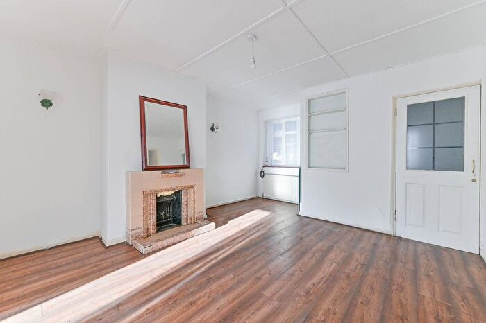 3 Bedroom End Terrace House To Rent In Rowden Road, Epsom, KT19