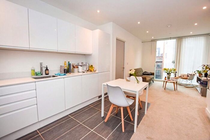 2 Bedroom Flat For Sale In Transmission House, Manchester, M4