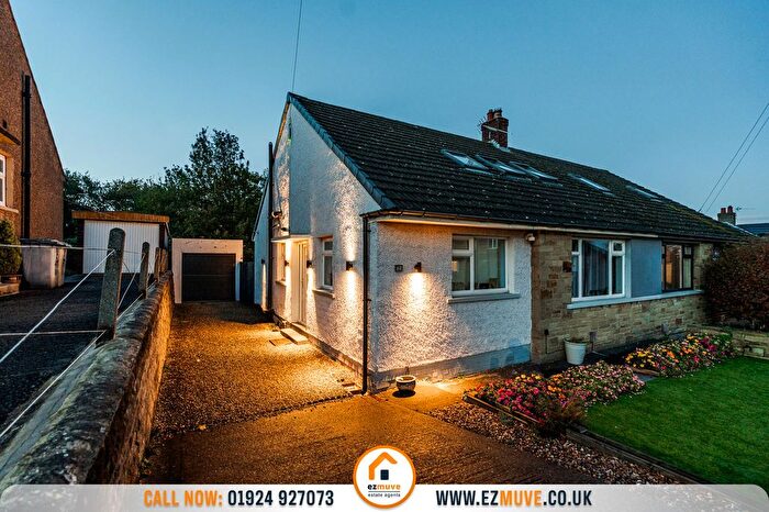 4 Bedroom Semi Detached Bungalow For Sale In Briarlyn Road, Huddersfield, HD3