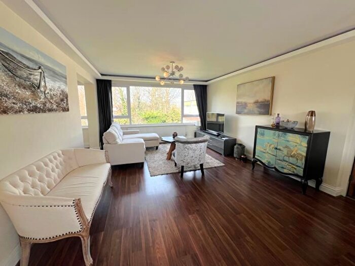 2 Bedroom Flat To Rent In Eaton Court, Guildford, GU1