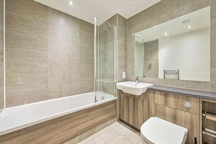 Studio To Rent In East Drive, Colindale, London, NW9