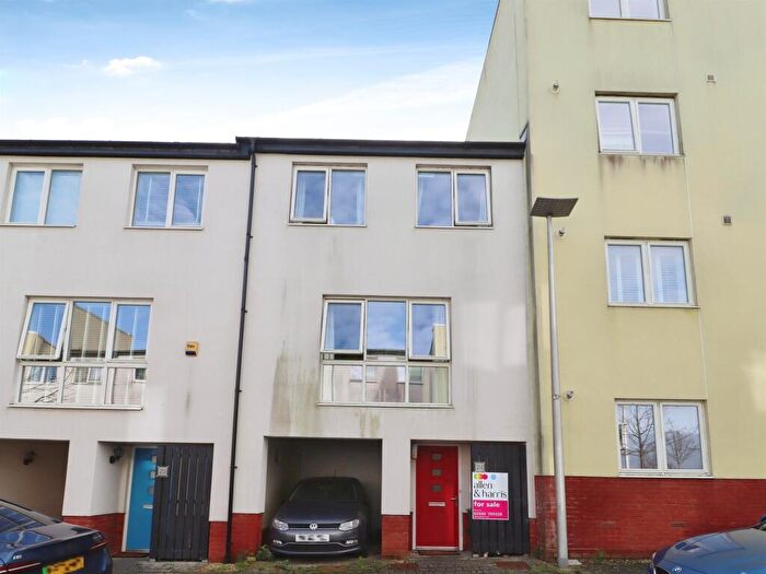 4 Bedroom Town House For Sale In Gibson Way, Penarth, CF64