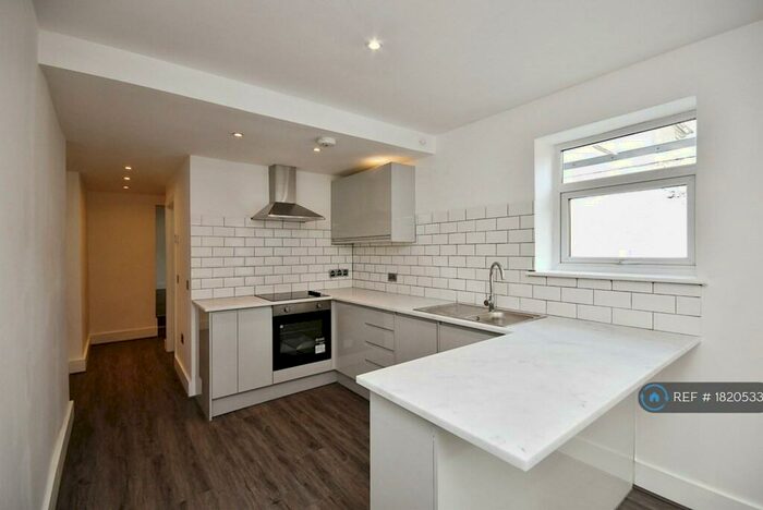 2 Bedroom Flat To Rent In Covney Street, Cardiff, CF24