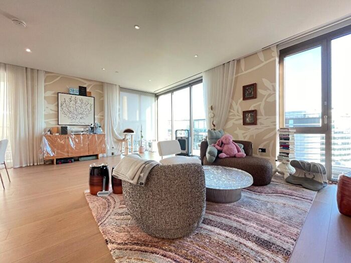 3 Bedroom Apartment To Rent In Palmer Road, London, SW11