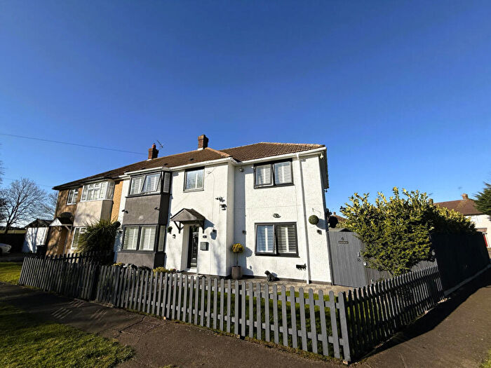 4 Bedroom Semi Detached House For Sale In Farm Close, Huntingdon, PE26