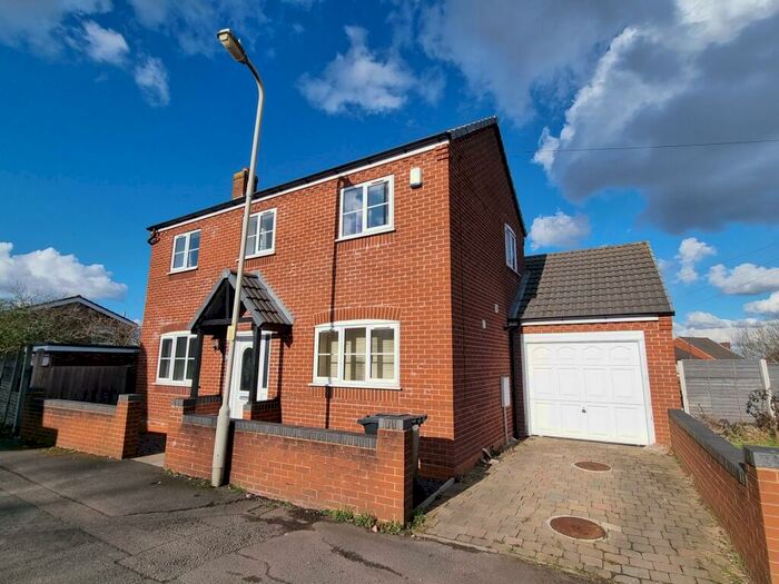 3 Bedroom House To Rent In Bunns Lane, Netherton, Dudley, DY2