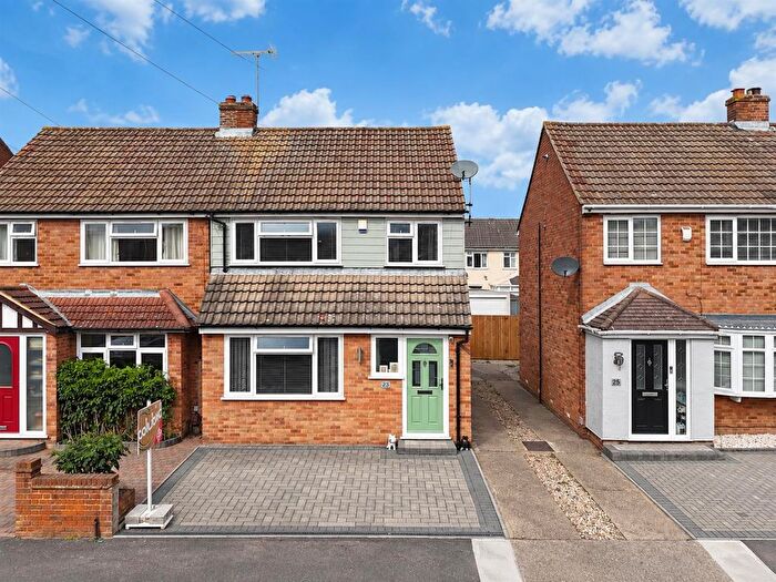 3 Bedroom Semi-Detached House For Sale In Tudor Avenue, Stanford-Le-Hope, SS17