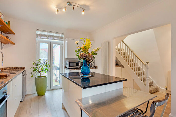 2 Bedroom Apartment To Rent In Baker Street, Weybridge, KT13