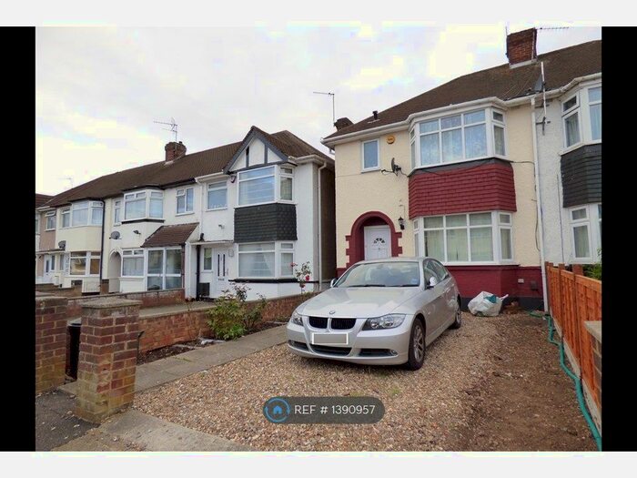 3 Bedroom Semi-Detached House To Rent In Stafford Rd, Ruislip, HA4