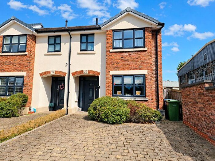 3 Bedroom Mews For Sale In Green Lane, Romiley, SK6