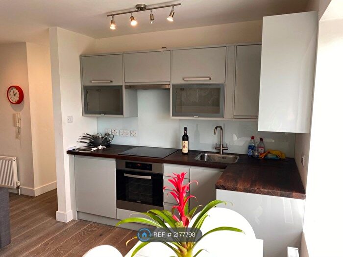 1 Bedroom Flat To Rent In Thornton Avenue, London, SW2