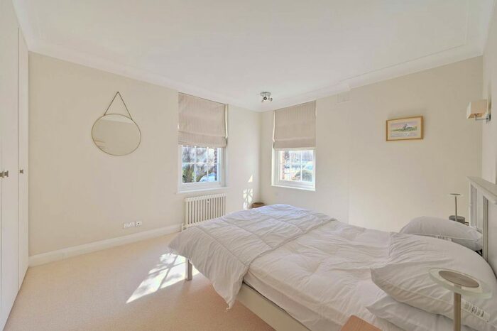 3 Bedroom Flat To Rent In Putney Hill, Putney, London, SW15