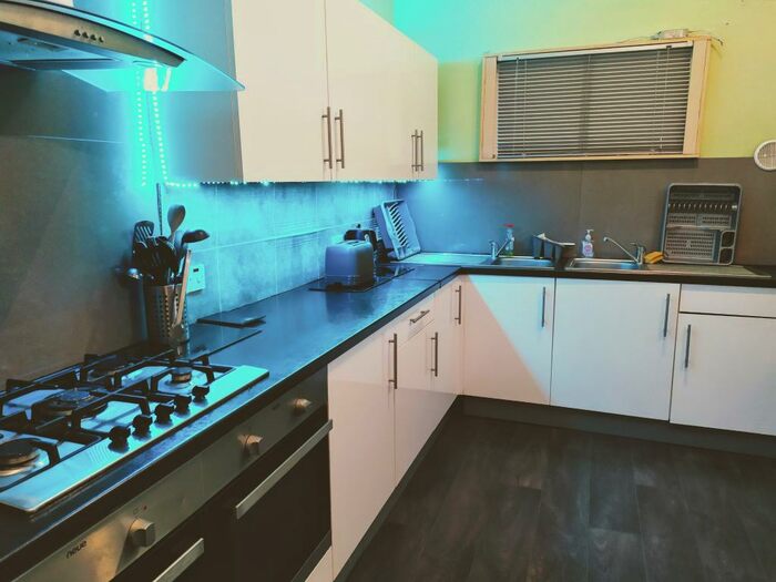 4 Bedroom Flat To Rent In Sauchiehall St, Charing Cross, Glasgow, G3